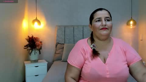 Snapshot of zara_milf_ chatting on 02.08.26 zara online show from 02.08.26