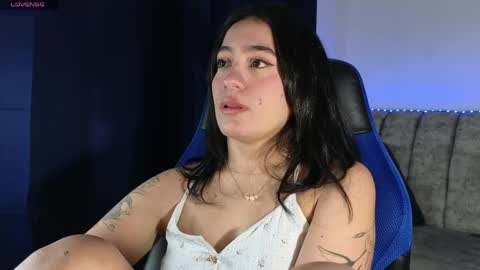 Snapshot of zaradames_ chatting on 04.23.26 zaradames_ online show from 04.23.26