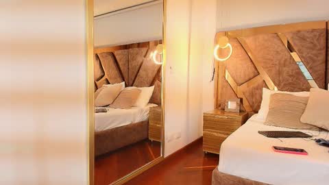 Zarah Andrews online show from 09.09.25