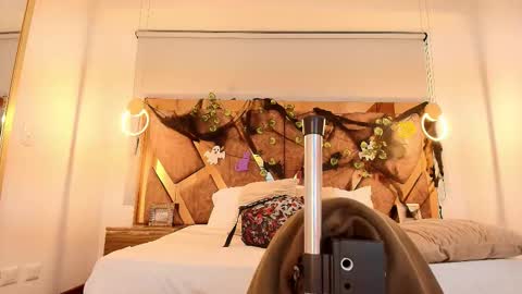 Zarah Andrews online show from 10.11.25