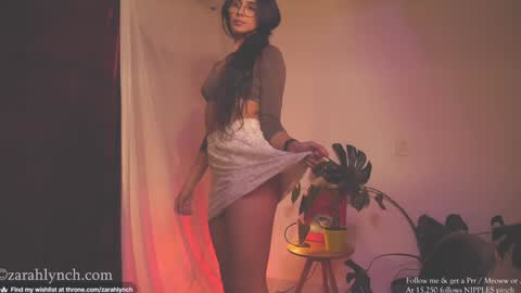 Snapshot of zarahlynch chatting on 02.26.25 Miss Lynch   Next show  2911 online show from 02.26.25