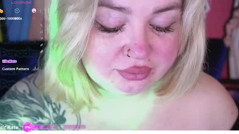 Snapshot of zarareign_ chatting on 02.05.26 Lola online show from 02.05.26