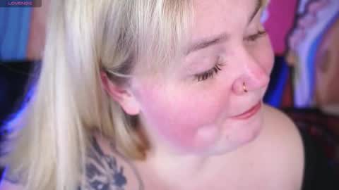 Snapshot of zarareign_ chatting on 02.10.26 Lola online show from 02.10.26