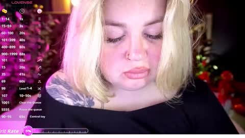 Snapshot of zarareign_ chatting on 02.28.26 Lola online show from 02.28.26