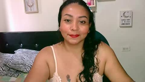 Snapshot of zaray_45bella chatting on 05.13.26 zaray online show from 05.13.26