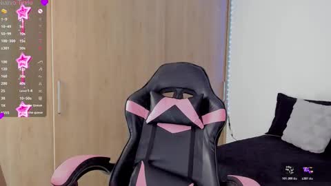 Mia online show from 10.31.25