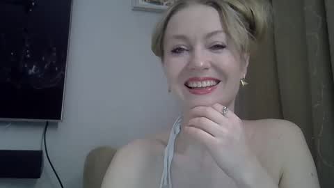 Snapshot of zarinaswift chatting on 04.22.26 Zarina Swift online show from 04.22.26
