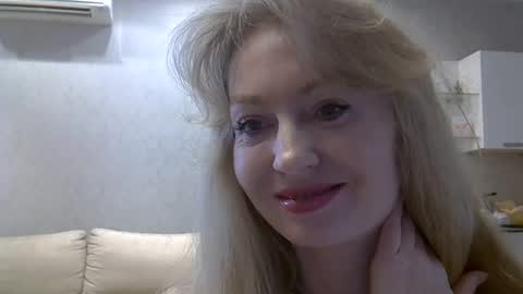 Snapshot of zarinaswift chatting on 05.01.26 Zarina Swift online show from 05.01.26