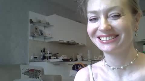 Snapshot of zarinaswift chatting on 05.09.26 Zarina Swift online show from 05.09.26