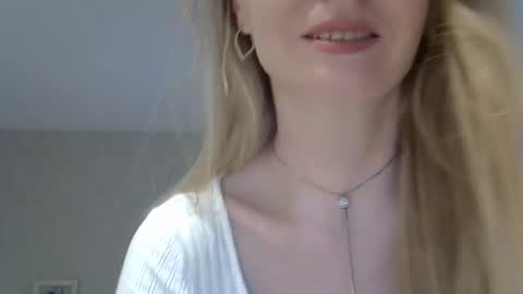 Snapshot of zarinaswift chatting on 05.14.26 Zarina Swift online show from 05.14.26