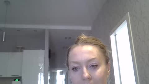 Snapshot of zarinaswift chatting on 05.19.26 Zarina Swift online show from 05.19.26