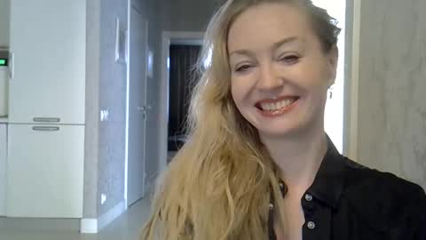 Snapshot of zarinaswift chatting on 06.01.26 Zarina Swift online show from 06.01.26