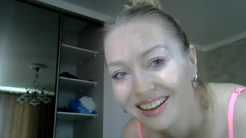 Snapshot of zarinaswift chatting on 07.08.26 Zarina Swift online show from 07.08.26