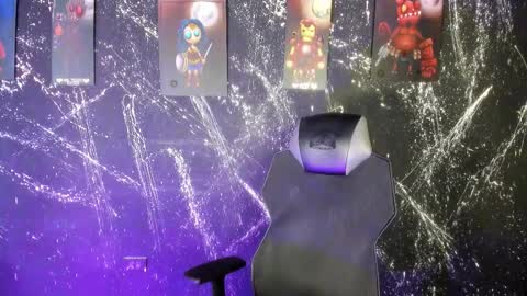 Snapshot of zarinawynne chatting on 12.21.25 Zarina Waynne online show from 12.21.25