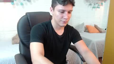 Snapshot of zayn_clausen chatting on 04.18.26 zayn_clausen online show from 04.18.26