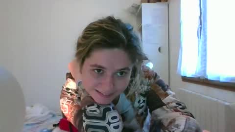 Snapshot of zazbella chatting on 02.25.26 zazbella online show from 02.25.26