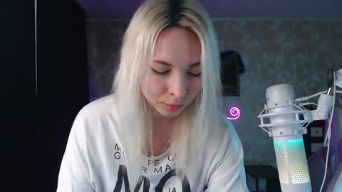 Snapshot of zellawisinski chatting on 05.30.26 Mercy online show from 05.30.26