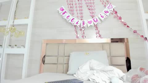 Zenda Evans online show from 02.17.26