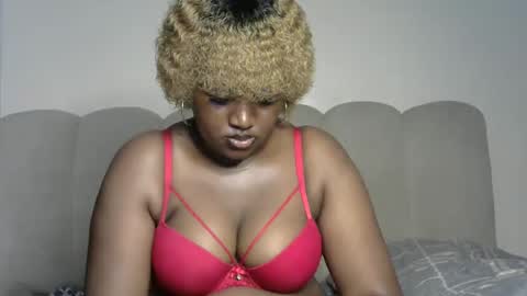 Snapshot of zendayah47 chatting on 02.07.26 Caramel online show from 02.07.26