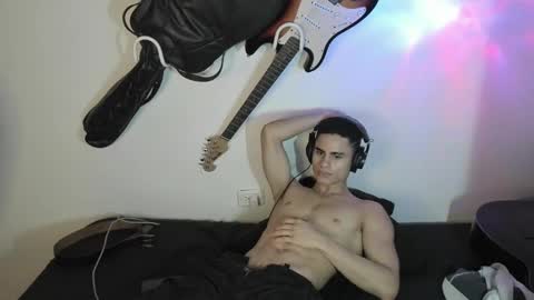 Snapshot of zenhzu chatting on 12.20.24 zenzhu online show from 12.20.24