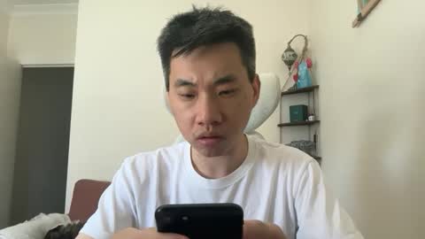 Snapshot of zeroventure chatting on 11.12.25 zeroventure online show from 11.12.25