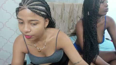 Snapshot of zeynep_20_ chatting on 12.14.25 zeynep_20_ online show from 12.14.25