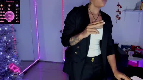 zhoestrong online show from 12.22.24