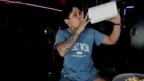 Snapshot of zhoestrong chatting on 05.09.26 zhoestrong online show from 05.09.26