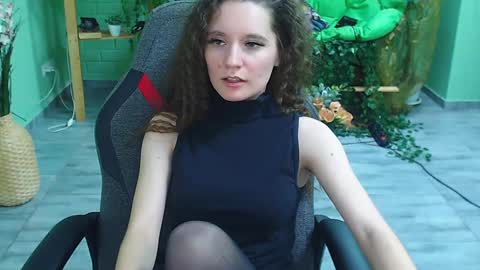 Snapshot of zianichols chatting on 01.25.25 zianichols online show from 01.25.25