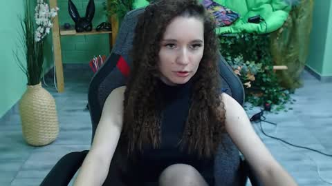 Snapshot of zianichols chatting on 02.20.25 zianichols online show from 02.20.25