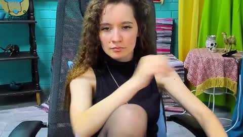 Snapshot of zianichols chatting on 02.21.25 zianichols online show from 02.21.25