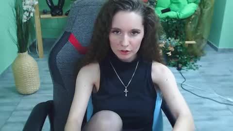 Snapshot of zianichols chatting on 02.22.25 zianichols online show from 02.22.25