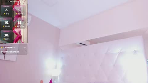 Nia  online show from 02.21.25