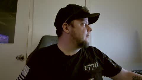 Snapshot of zissix chatting on 02.14.25 zissix online show from 02.14.25