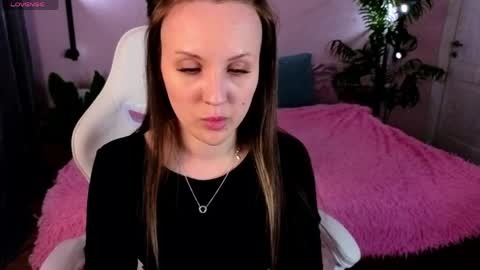 Snapshot of zlata__fox chatting on 04.25.26 Zlata Mon Tue Thu Fri Sun Sa GMT 3 0000pm - 0600pm online show from 04.25.26