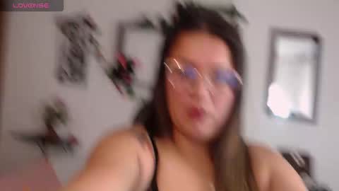 Snapshot of zoe_bj chatting on 12.15.25 zoe_bj online show from 12.15.25