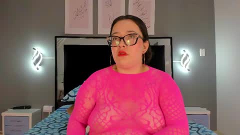 Snapshot of zoe_curvyy chatting on 06.16.26 zoe_curvyy online show from 06.16.26
