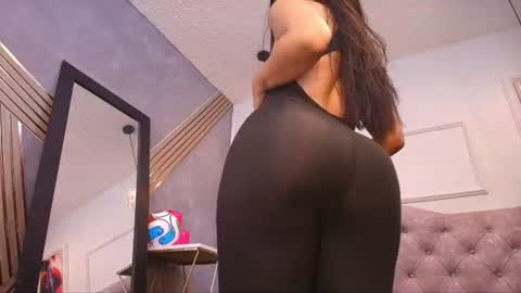 Snapshot of zoe_fit chatting on 06.24.26 zoe online show from 06.24.26