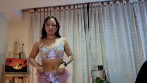 Snapshot of zoe_khall chatting on 05.21.26 ZOE online show from 05.21.26