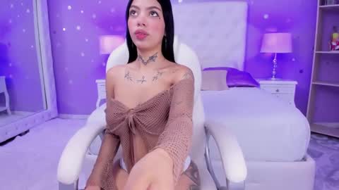 Snapshot of zoe_kravitx chatting on 01.23.25 CAMILA online show from 01.23.25