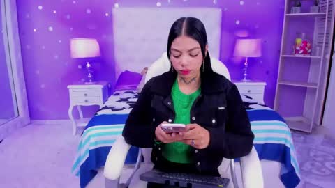 Snapshot of zoe_kravitx chatting on 01.24.25 CAMILA online show from 01.24.25