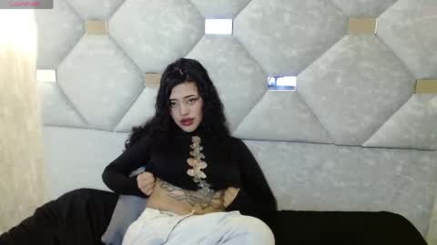 Snapshot of zoe_lara_34 chatting on 05.28.26 zoe online show from 05.28.26