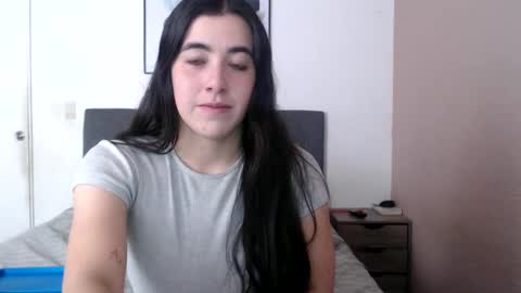 Snapshot of zoe_mill33r chatting on 12.12.24 Zoe online show from 12.12.24