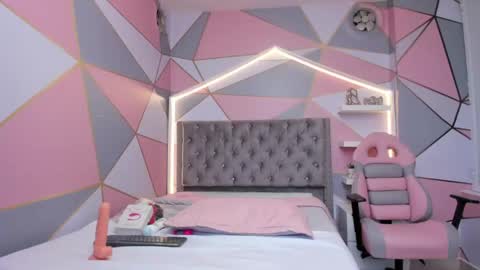   online show from 04.18.26