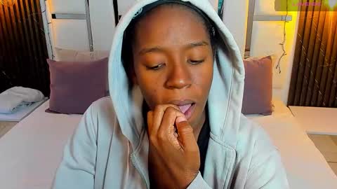 Zoe Novakk  online show from 12.15.25