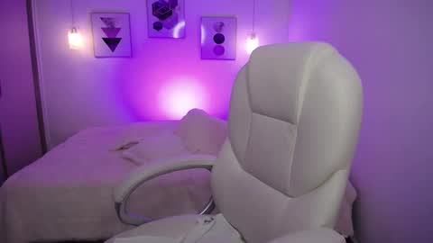 Snapshot of zoe_ross_ chatting on 02.28.25 Zoe online show from 02.28.25