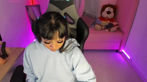 zoe_sullivan_ online show from 02.17.25