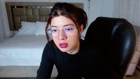 Snapshot of zoecruzz chatting on 01.15.26 ZOE online show from 01.15.26