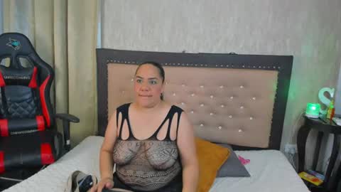 zoedeleon online show from 07.12.26