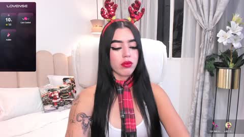 Snapshot of zoee_jackson chatting on 12.21.24  zoee jackson online show from 12.21.24
